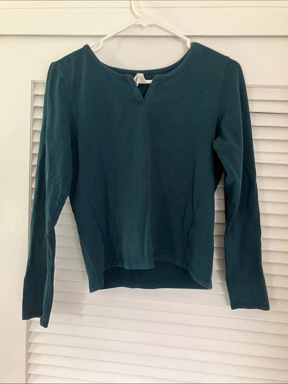 Pact Women’s Long-Sleeve V-Notch Tee in Teal Blue